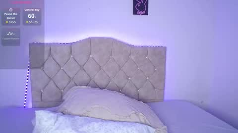 Snapshot of kattycurvy_ chatting on 10.11.25 katty peach online show from 10.11.25