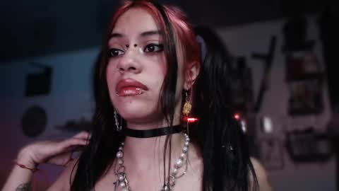 Snapshot of kattze chatting on 01.05.25 online show from 01.05.25