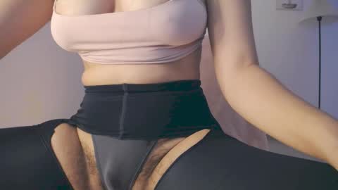  K a t  y  online show from 04.18.26