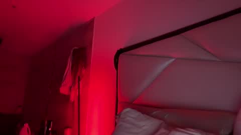 Snapshot of katy_monrroy chatting on 10.12.25 Emily online show from 10.12.25