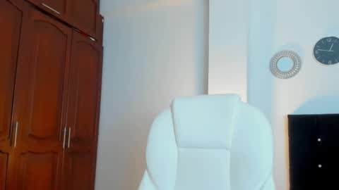 KATYAJHONSS online show from 10.21.25