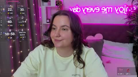 Snapshot of katyaneilson chatting on 07.10.26 Kate online show from 07.10.26