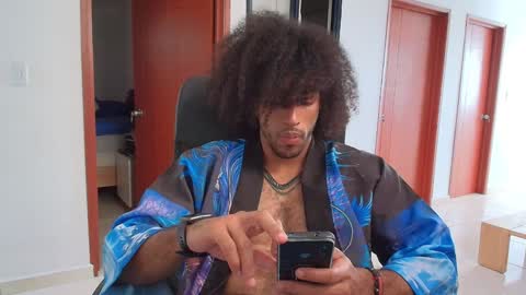 Snapshot of kaurilop chatting on 12.14.24 Kauri Lop online show from 12.14.24