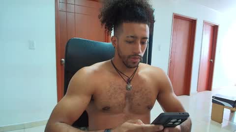 Snapshot of kaurilop chatting on 12.25.24 Kauri Lop online show from 12.25.24