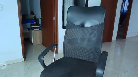 Snapshot of kaurilop chatting on 12.28.24 Kauri Lop online show from 12.28.24