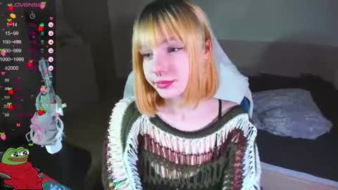 Snapshot of kawaii_power_uwu chatting on 01.25.25 Kira-chan online show from 01.25.25