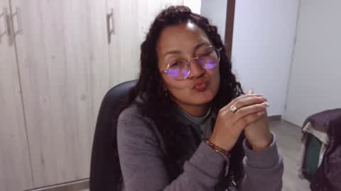  Khawit  online show from 01.04.25