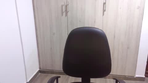  Khawit  online show from 02.14.25