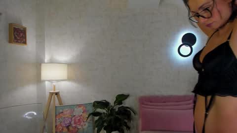 Kaya online show from 11.24.25