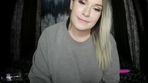 Snapshot of kayleecumsalot chatting on 01.24.25 Kaylee 3 online show from 01.24.25