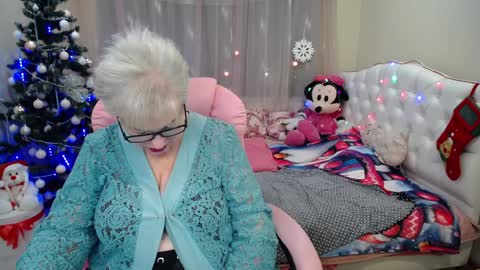 kaylesmoll online show from 12.25.24