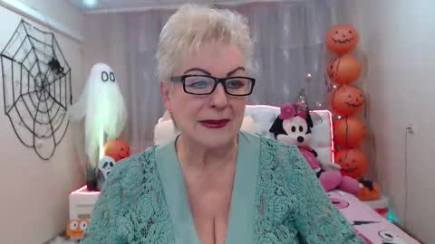 kaylesmoll online show from 10.14.25