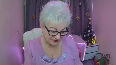 kaylesmoll online show from 12.18.25