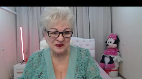 Snapshot of kaylesmoll chatting on 04.21.26 kaylesmoll online show from 04.21.26