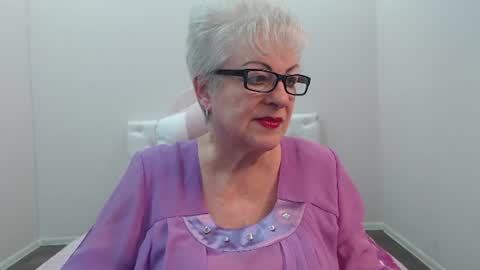 Snapshot of kaylesmoll chatting on 07.18.26 kaylesmoll online show from 07.18.26