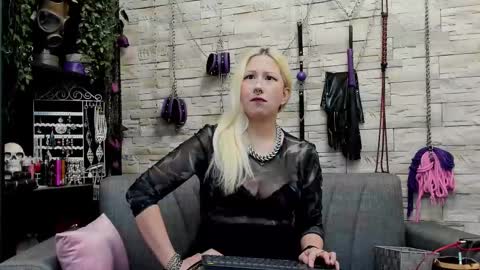 Miss Kazia online show from 10.05.25