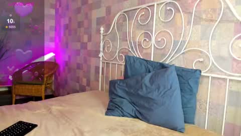 Snapshot of ke1ly_powell chatting on 01.27.25 Kelly GMT 2 Su We Th Fr Sa 0300AM-09-00AM online show from 01.27.25