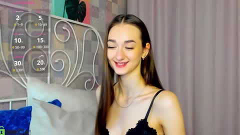 Snapshot of ke1ly_powell chatting on 11.19.25 Kelly GMT 2 Su We Th Fr Sa 0300AM-09-00AM online show from 11.19.25