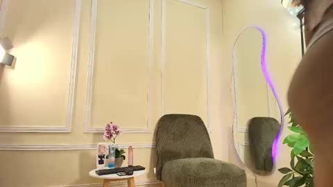 Snapshot of keila_hott20 chatting on 10.08.25 keila online show from 10.08.25