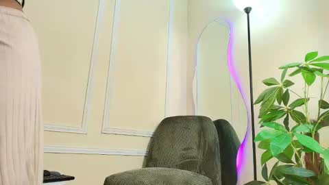 Snapshot of keila_hott20 chatting on 10.12.25 keila online show from 10.12.25