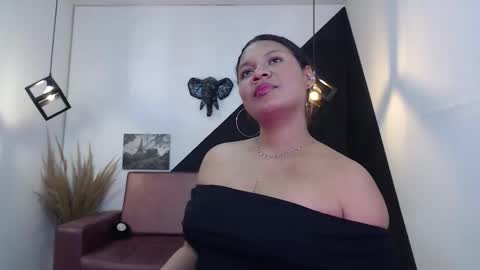 Snapshot of keiraluna chatting on 12.05.25 online show from 12.05.25