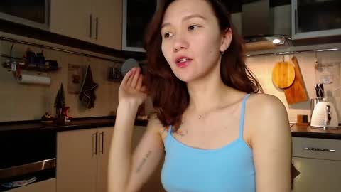 Snapshot of kelly_yon chatting on 01.17.25 Kelly online show from 01.17.25