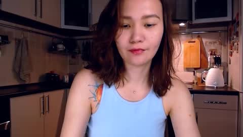 Snapshot of kelly_yon chatting on 09.24.25 Kelly online show from 09.24.25