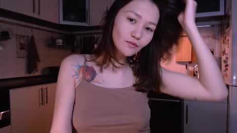 Snapshot of kelly_yon chatting on 11.27.25 Kelly online show from 11.27.25