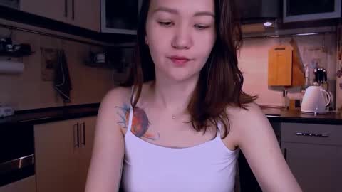 Snapshot of kelly_yon chatting on 12.01.25 Kelly online show from 12.01.25