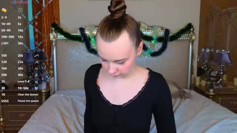 Snapshot of kellycartie chatting on 12.22.25 Im Kelly online show from 12.22.25