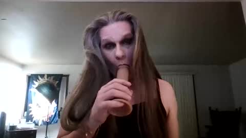 Snapshot of kellyjames420 chatting on 12.18.25 Kelly James online show from 12.18.25