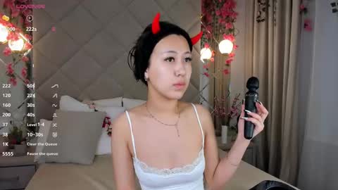 kellyy_bern online show from 11.27.25
