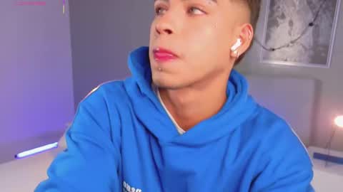   online show from 10.01.25