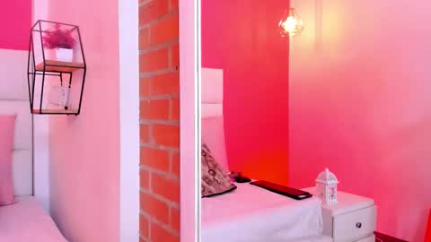 Snapshot of kendal_sexy3 chatting on 10.03.25 Camila online show from 10.03.25