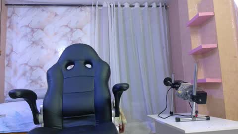 kendall696 online show from 11.18.25