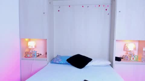 Kendal online show from 12.18.25