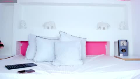 Kendal online show from 10.22.25