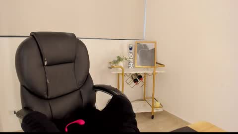 kendra  Benz online show from 11.02.25