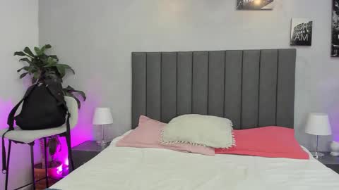 Kendra London online show from 02.05.26