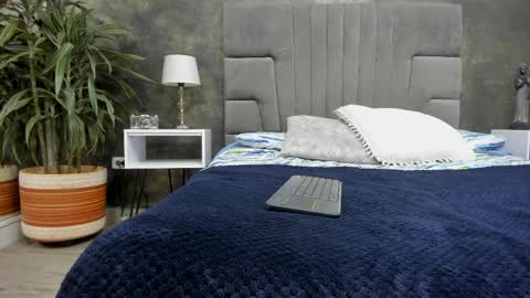 Kendra London online show from 04.04.26