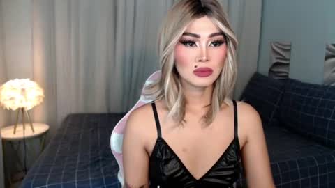 Snapshot of kendra_marie chatting on 06.19.26 KENDRA online show from 06.19.26