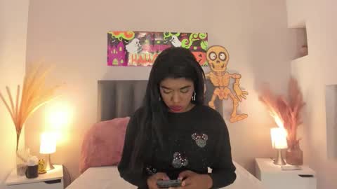 kendrachavez_ online show from 10.13.25