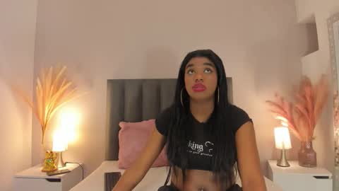 kendrachavez_ online show from 11.16.25