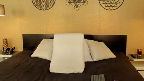 Snapshot of kendraleroy chatting on 01.16.25 KENDRA online show from 01.16.25