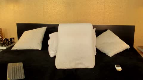 Snapshot of kendraleroy chatting on 02.10.25 KENDRA online show from 02.10.25