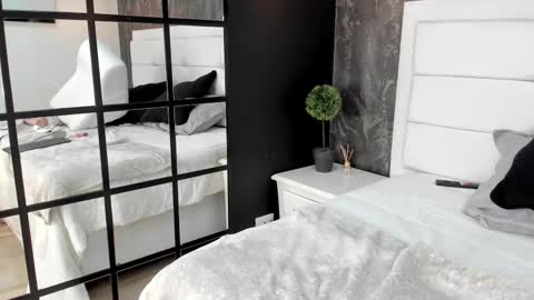 Snapshot of kendraleroy chatting on 02.28.25 KENDRA online show from 02.28.25