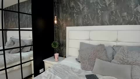 Snapshot of kendraleroy chatting on 03.12.25 KENDRA online show from 03.12.25