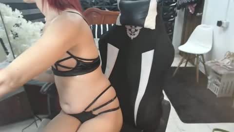 Snapshot of kendralore chatting on 03.09.26 YourHugecockMistress online show from 03.09.26