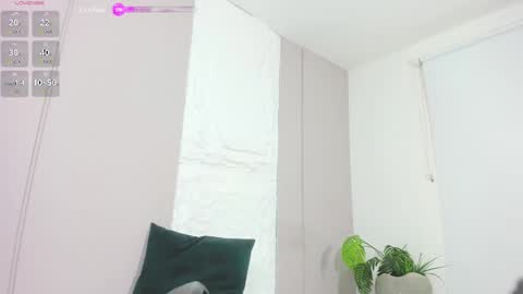 Snapshot of kenia28_ chatting on 12.26.24 Kenia online show from 12.26.24