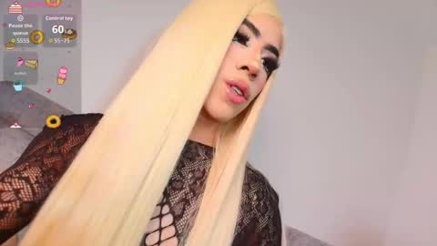 Snapshot of kenia_fox1 chatting on 10.30.25 kenia_fox1 online show from 10.30.25